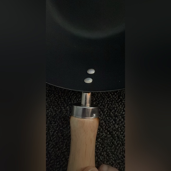 Classic cooking wok.. some wear and tear on handle, but overalll great condition - Picture 3 of 8